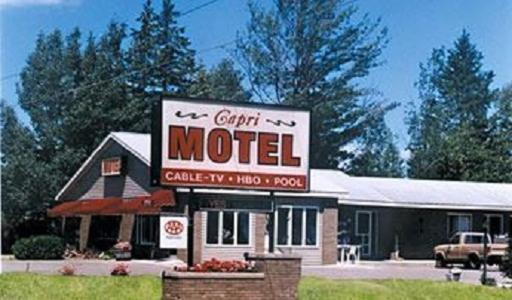 Capri Motel Mackinaw City Exterior photo