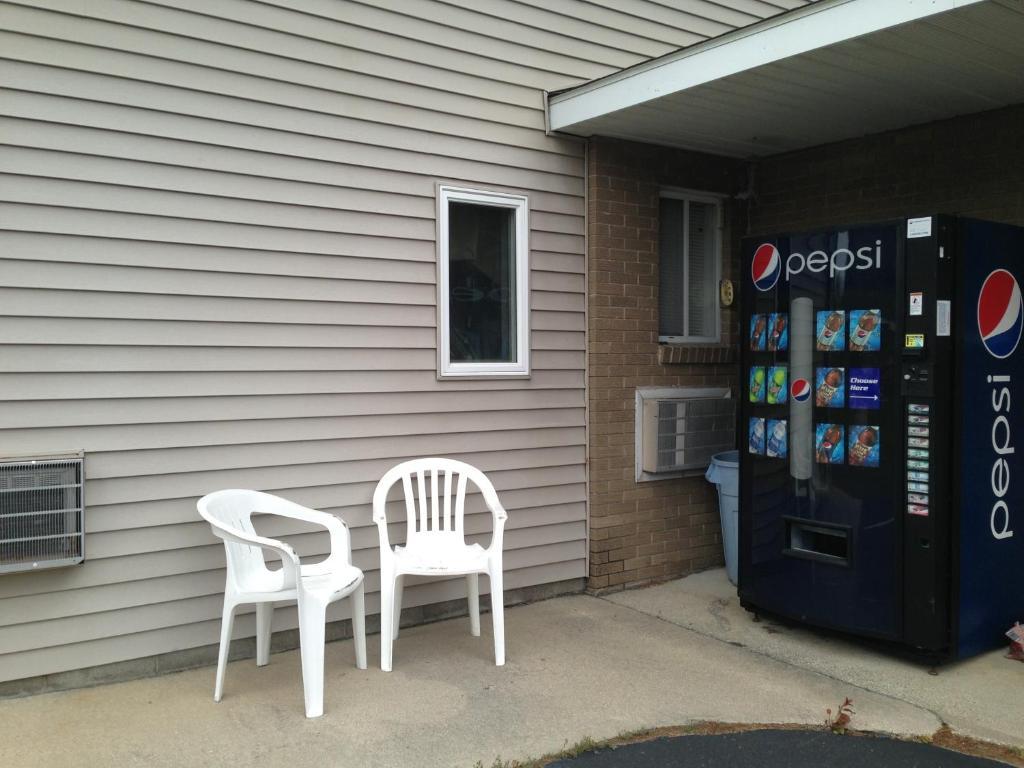 Capri Motel Mackinaw City Exterior photo